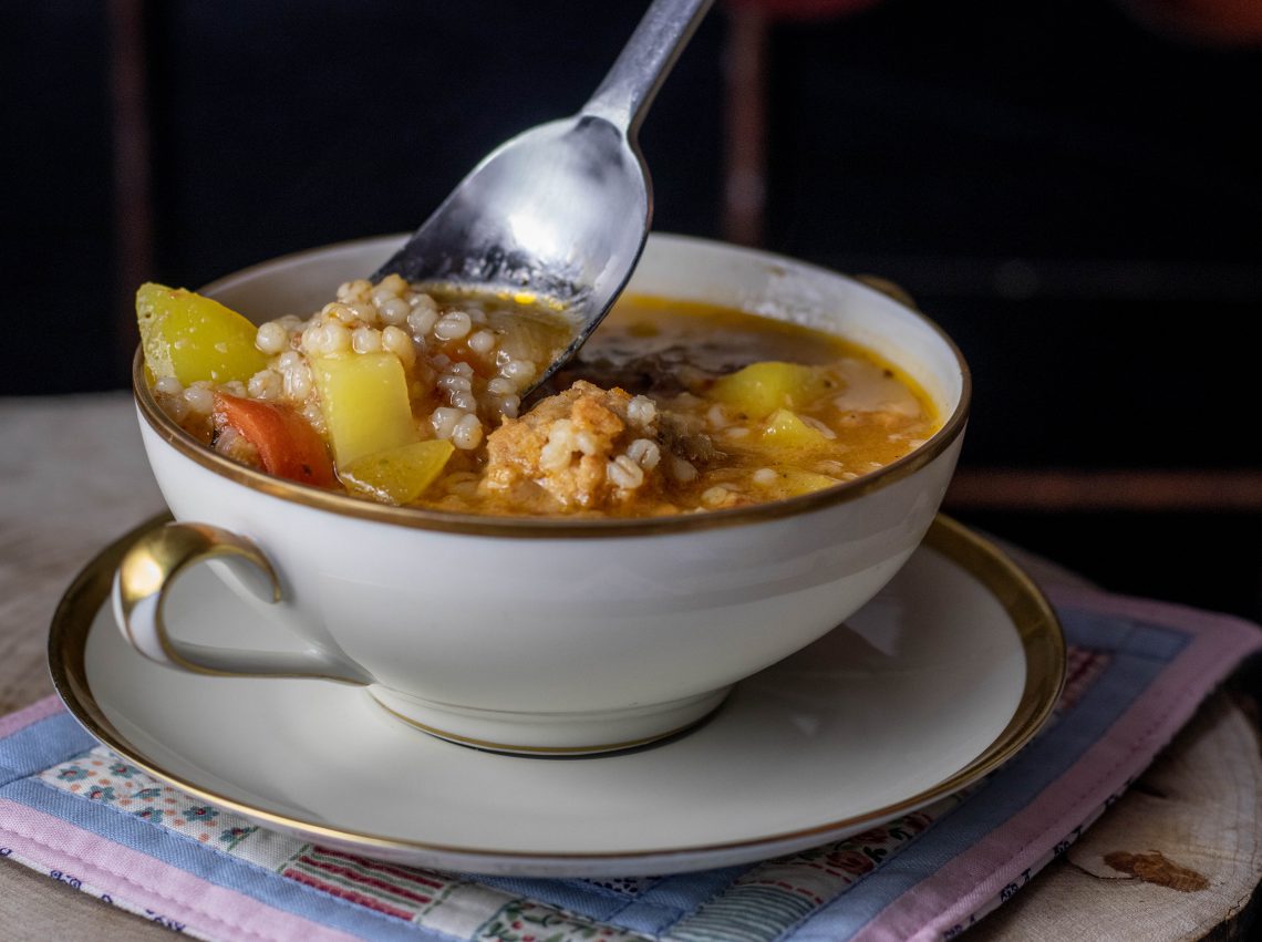 Tipp bei Schmuddelwetter: Graupensuppe mit Klößchen - Dailyvegan