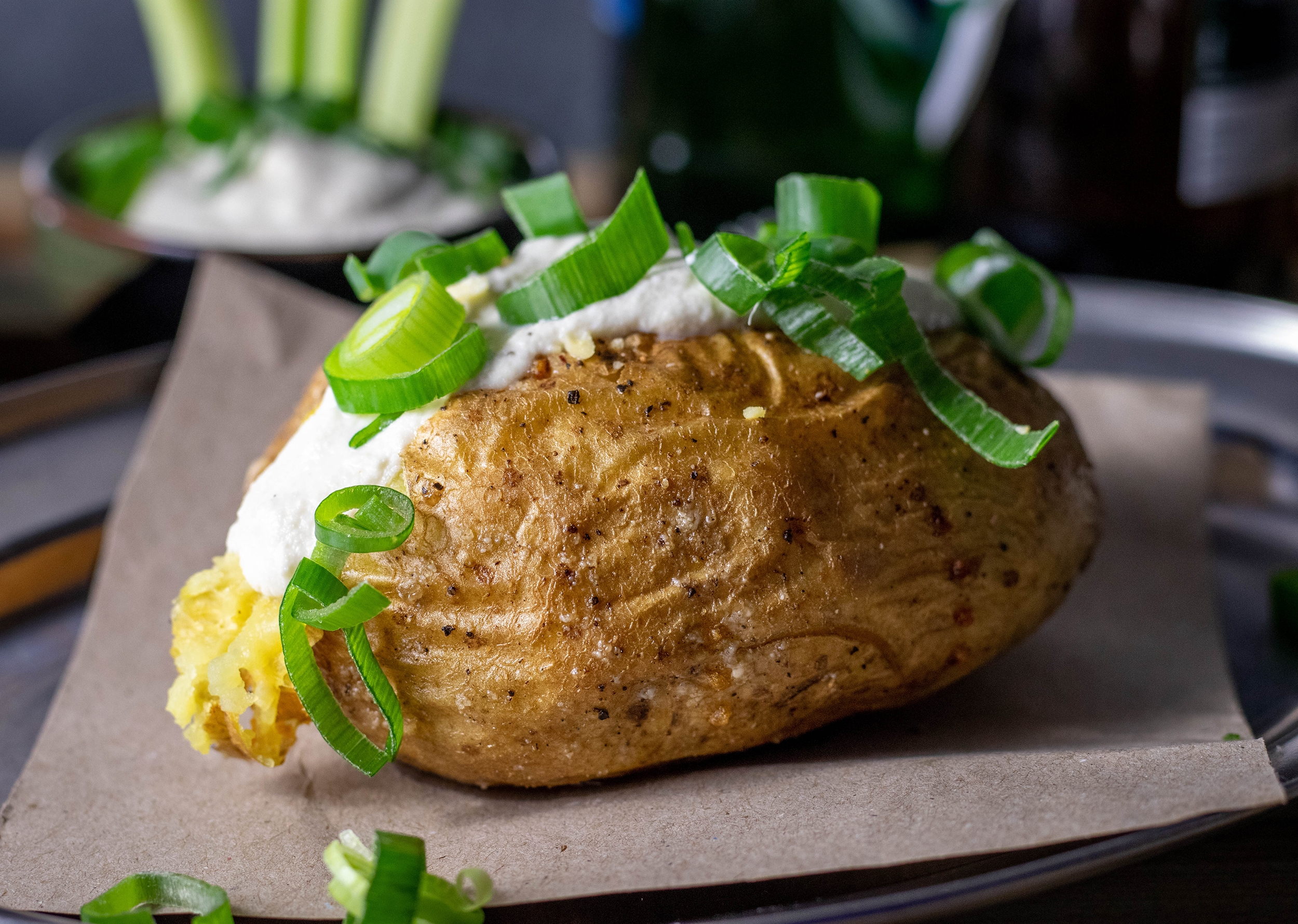 Ofenkartoffeln mit veganer Sour Cream - Dailyvegan