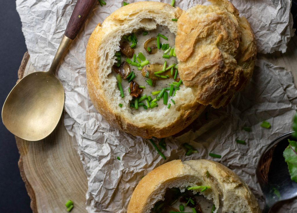 Champignoncremesuppe im Laib