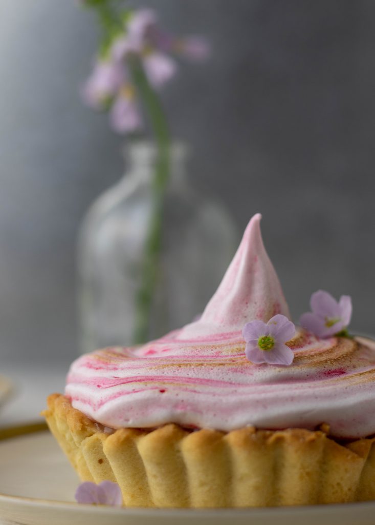 Eines der besten Rhabarberrezepte: Rhabarber Meringue Törtchen