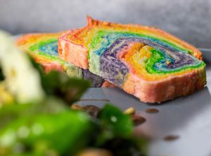 Frisches, fluffiges Regenbogenbrot