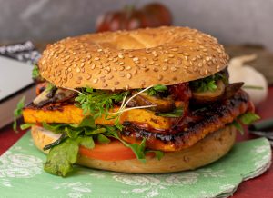 Buffalo Tofu Bagel - rauchig, feurig, würzig