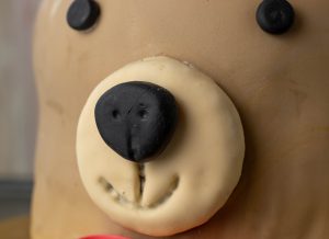 Nase aus Fondant, Schnauze gefüllt mit Biskuit