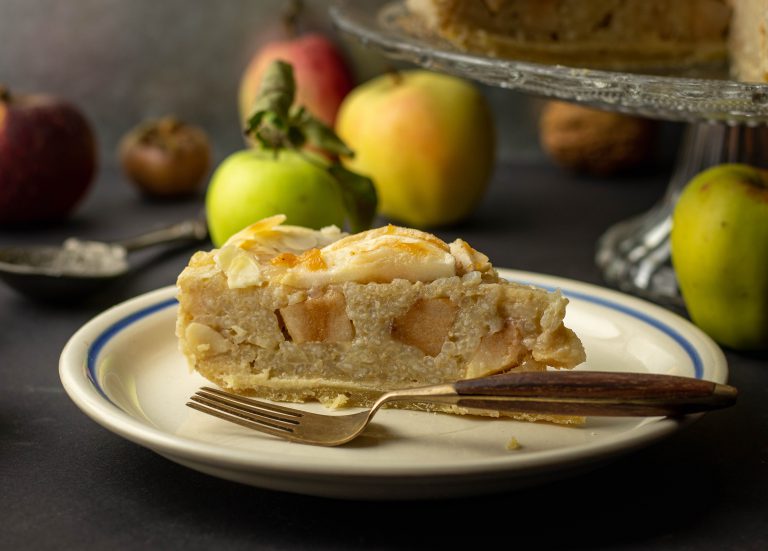 Milchreis-Apfel-Kuchen mit Zimt und Mandeln - Dailyvegan