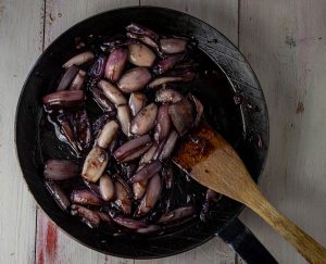 Preparing the red wine shallots