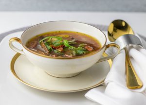 Mit nussigen Esskastanien in der Suppe