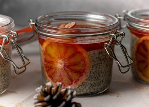 Chiapudding, winterlich mit Blutorangen und Cranberrykompott