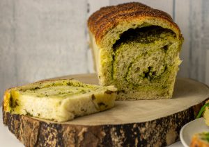 Bärlauchbrot, mit Bärlauch-Swirl, frisch gebacken