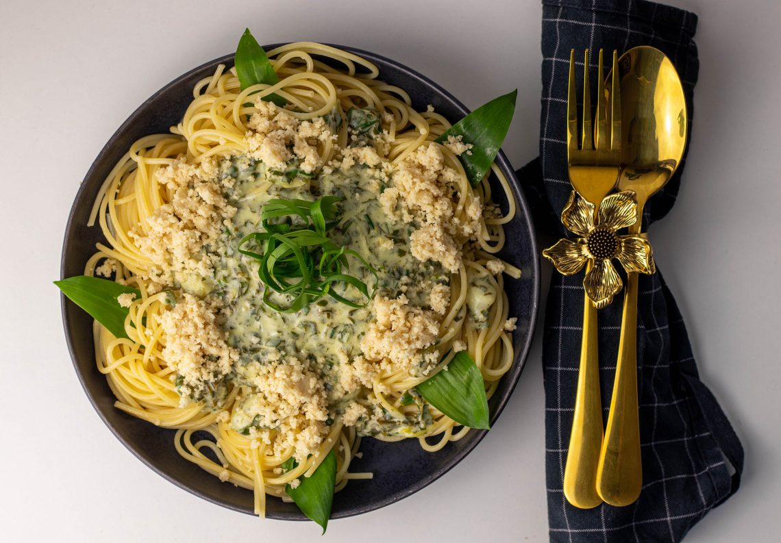 Limetten Bärlauch Spaghetti mit Macadamia Parmesan