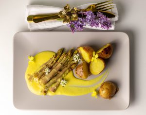 Japanischer Knöterich, Sauce Béarnaise, karamellisierte Kartoffeln