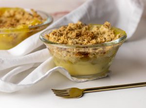 Fruchtiger Crumble mit Japanischem Knöterich