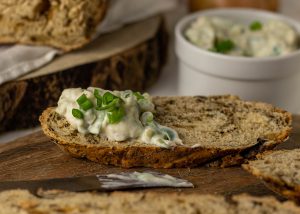 Dip mit Lauch, Schalotte und Frühlingszwiebel