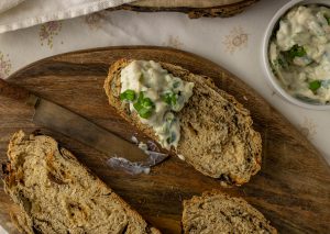 Cremiger Dreierlei Zwiebelgewächsedip