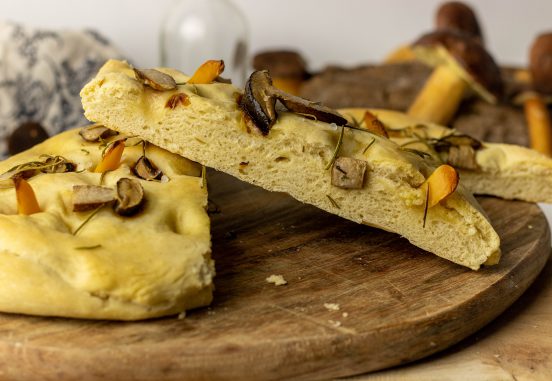 Steinpilz Focaccia – fluffiges italienisches Ofenbrot, einfach selbstgemacht