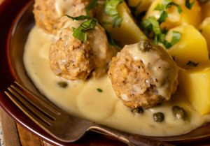 In my recipe the popular minced meat balls are completely vegan