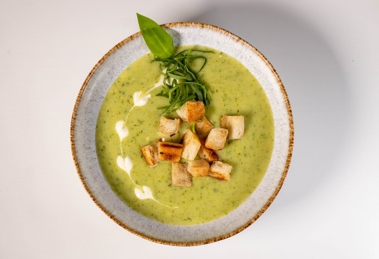 Bärlauch-Kartoffel-Cremesuppe mit Croutons - Dailyvegan