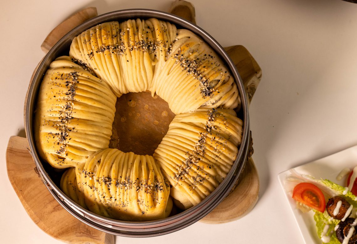 Herzhaftes Wollknäuelbrot mit cremiger Pilzfüllung