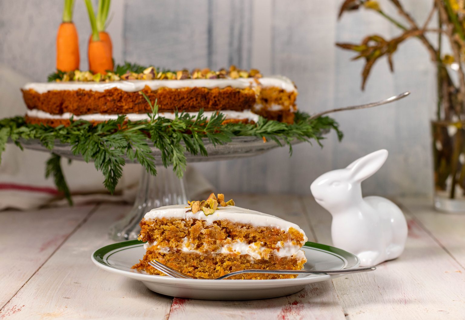 Saftiger Karottenkuchen mit Frischkäseglasur - vegan - Dailyvegan