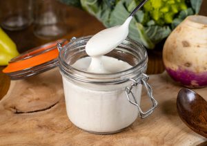 Mayonnaise mit Aquafaba eignet sich bestens auf Sandwiches