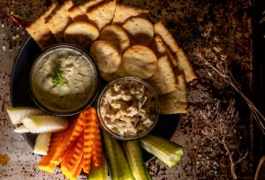 Selbstgebackene Cracker, herzhaft und knusprig