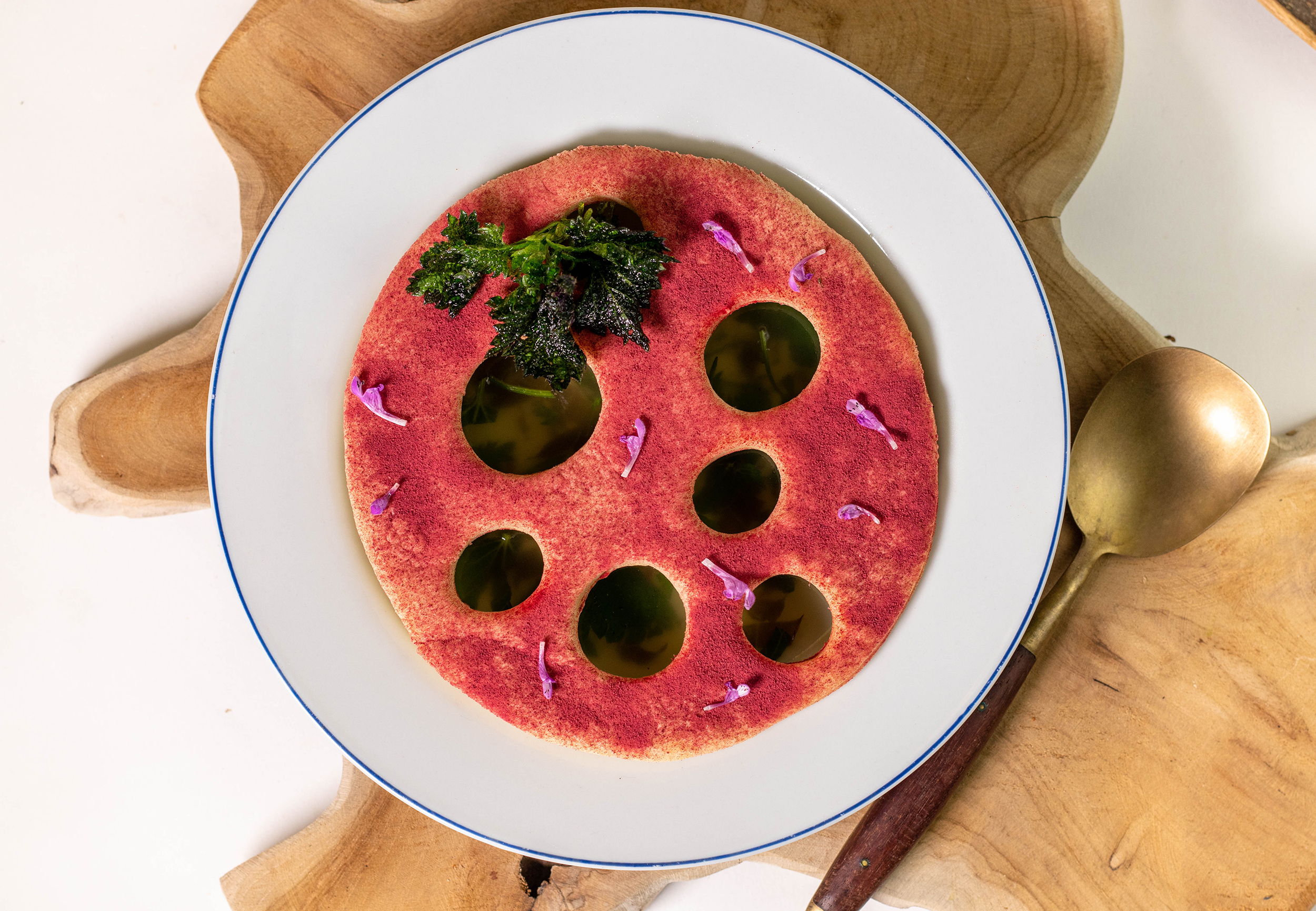 Sauerampfer Brennnessel Suppe Haube Frittierte Brennnesselspitzen 