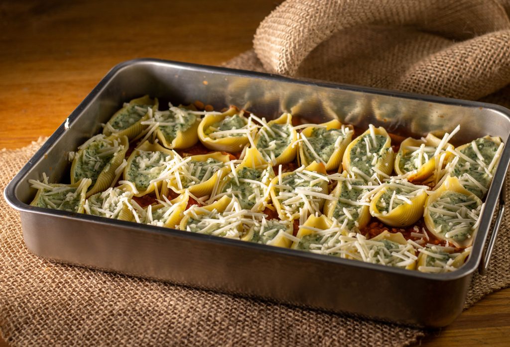 Muschelnudeln mit Ricotta-Spinat-Füllung - bereit für den Ofen