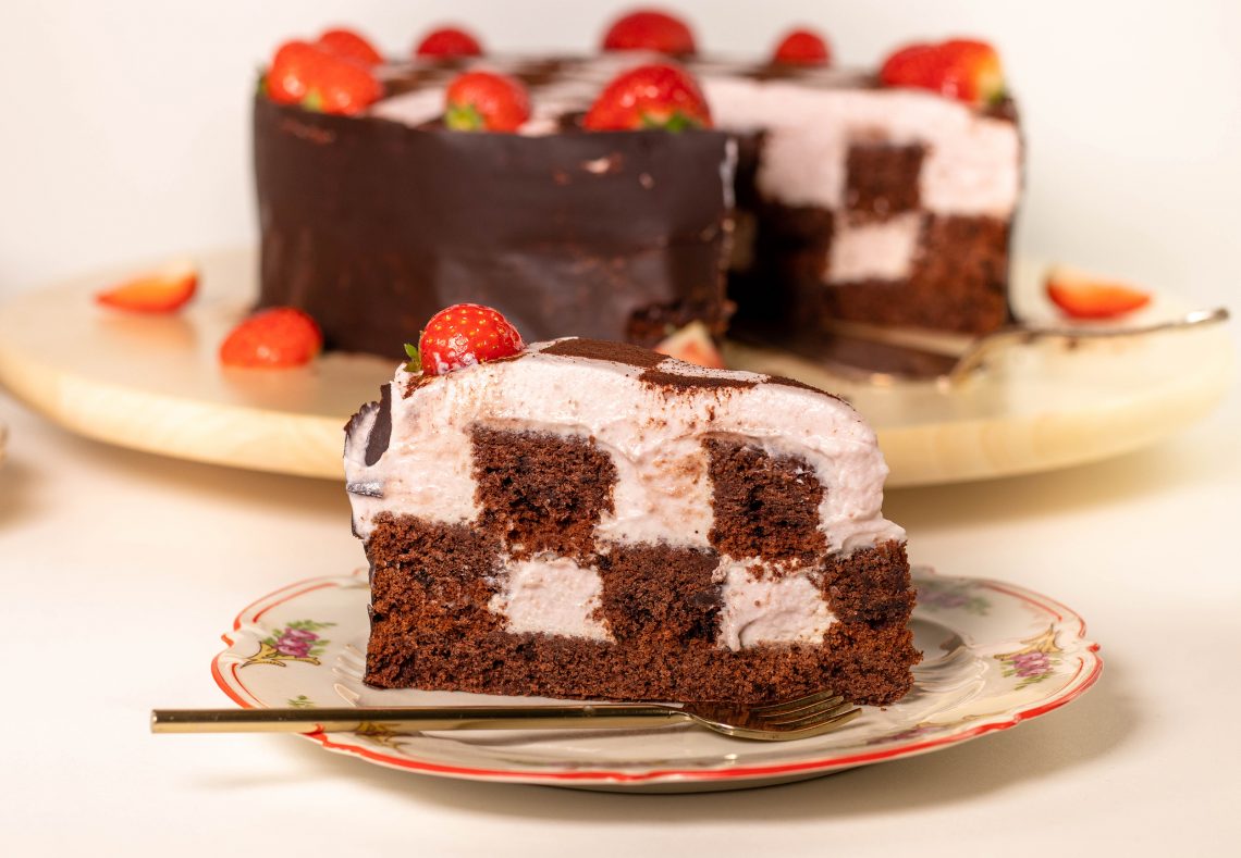 Schachbrettkuchen - ein Traum aus Erdbeer und Schokolade!