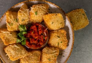 Dazu ein würziger Tomatendip