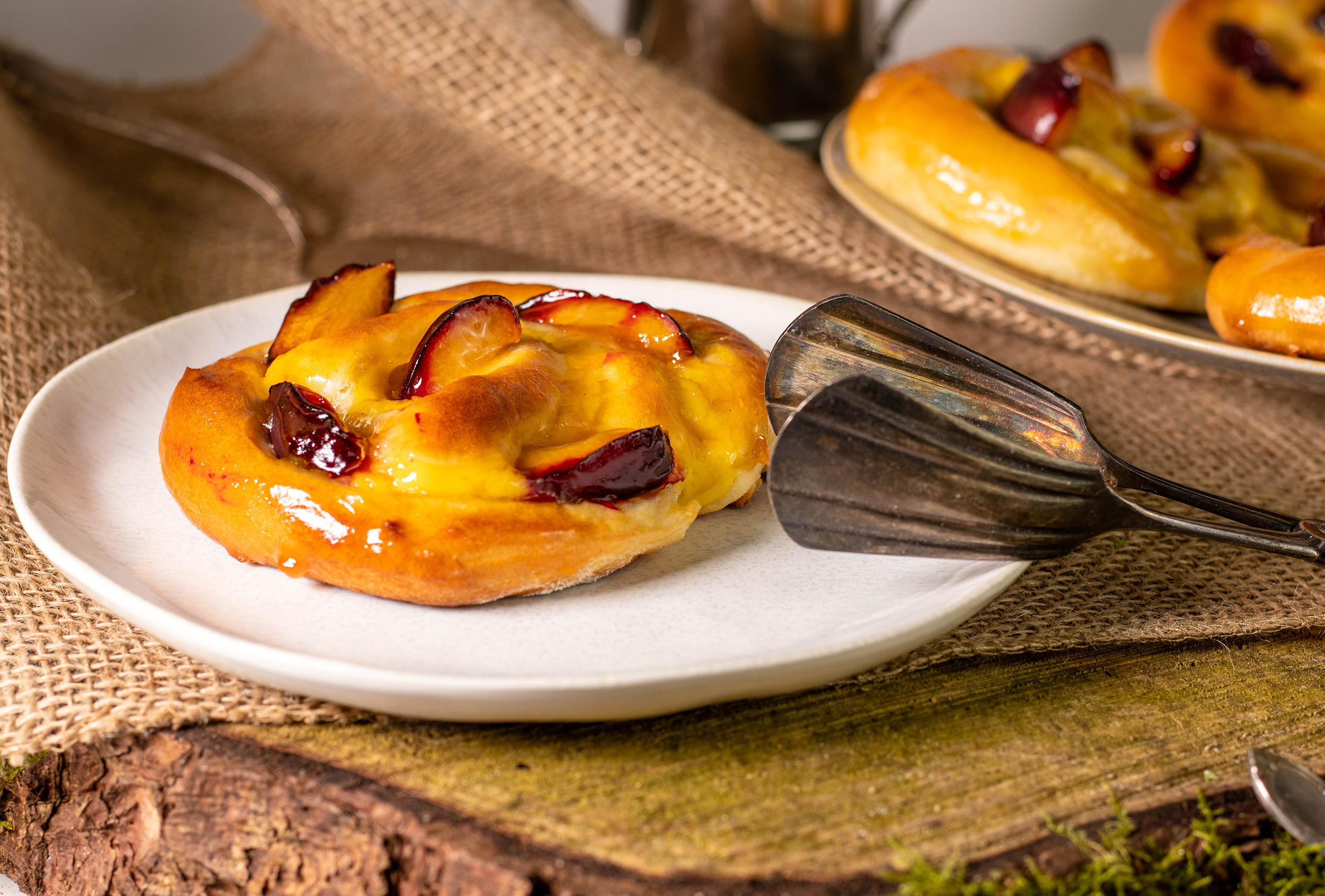 Fingerleckende Pflaumen-Käsekuchen-Schnecken