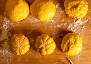 Back Backen bildet sich die Kürbisform