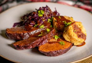 Obligatorisch zu winterlichen Festessen: Semmelknödel