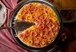 I just love how the colours also capture a nice autumn mood in this cake