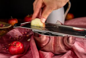 Slicing the apples