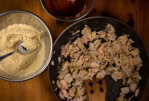 Das vegane Gänsefleisch mache ich aus Seitan und Jackfruit