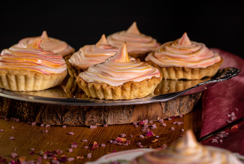 Perfekt für einen rein pfSüße Mispeltartes mit veganer Baiserhaube.