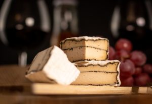 Camembert mit Ascheschicht - nach meinem Grundrezept für vegane gereifte Käse