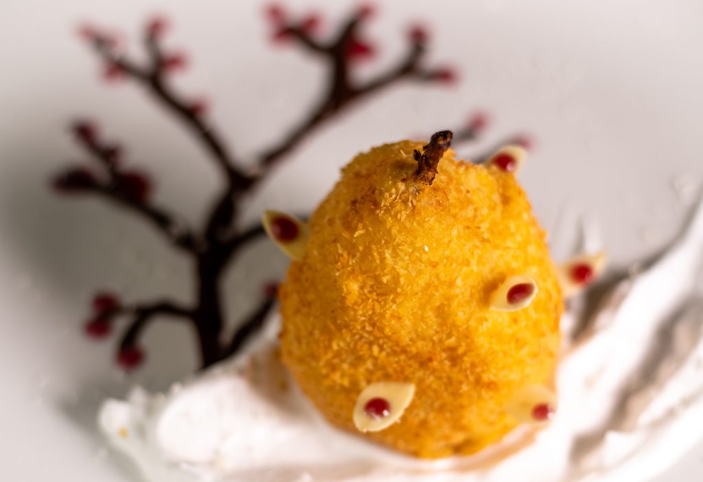 Knackig, knusprig, in Kokos ummantelte pochierte Birne