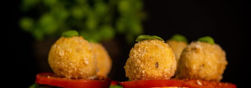 Aus selbstgemachtem veganen Mozzarella Aus selbstgemachtem veganen Mozzarella