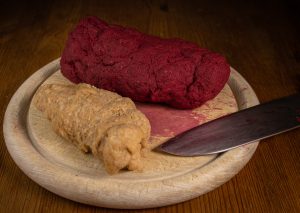 Zubereitung des Seitans: rotes Fleisch und Fettanteil