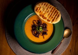 Dal mit Naan - indische Linsensuppe mit Brot