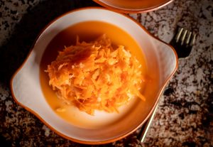 Karottensalat mit Apfel und Zitronensaft