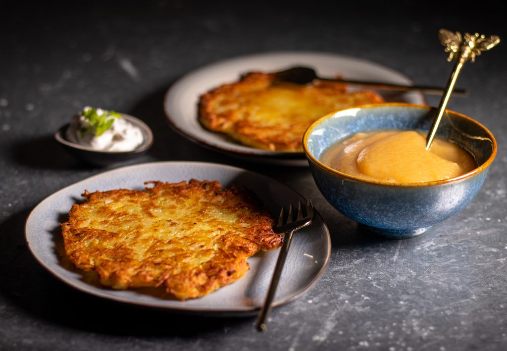 Kartoffelpuffer mit Apfelmus und Dip