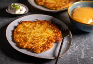 Kartoffelpuffer mit Apfelmus und Dip