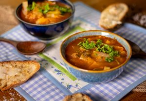 Hier ist eine mega preisgünstige Low Budget Vegan Suppe