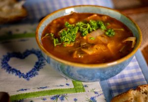 Vegane Kohlsuppe – rein pflanzlich