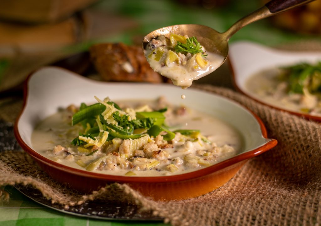 Vegane Lauch-Hack-Käse-Suppe lässt sich sehr gut vorbereiten und aufwärmen