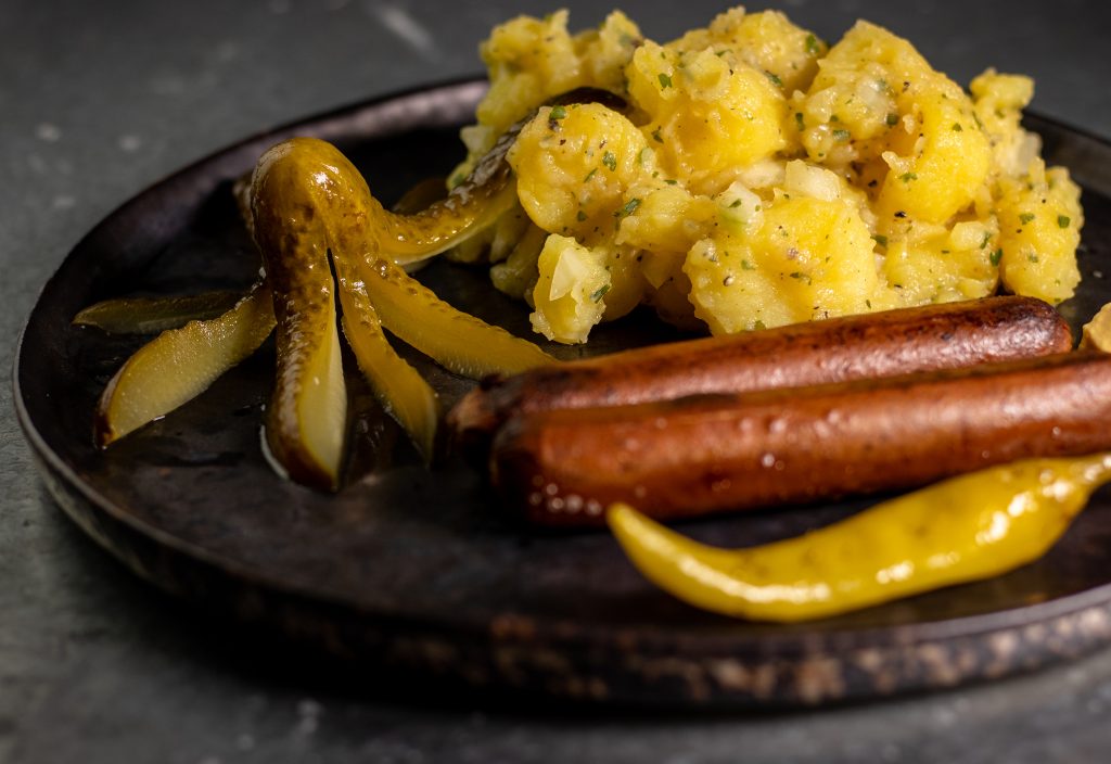 Schwäbischer Kartoffelsalat mit veganen Bratwürstchen