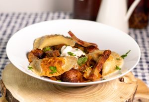 Vegane Piroggen, angebraten auf Schmorkraut