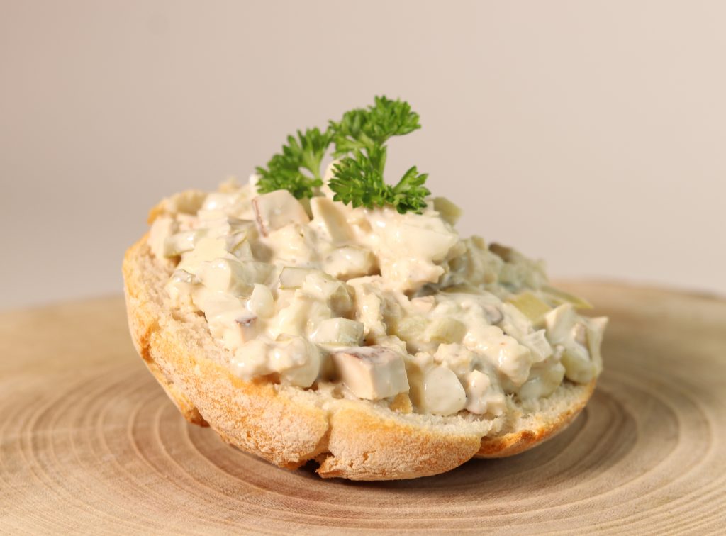 Vleischsalat auf Brötchen