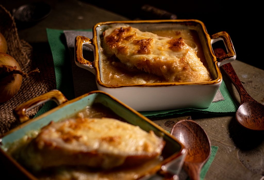 Zwiebelsuppe, französische Art - Soupe à l'oignon - vegan